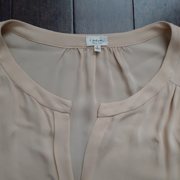 Aritzia Babaton Silk Button up blouse size small - Picture 2 of 5